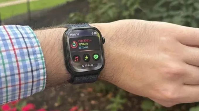 tập luyện thể thao với Apple Watch Series 10 42mm (LTE) viền nhôm VN/A