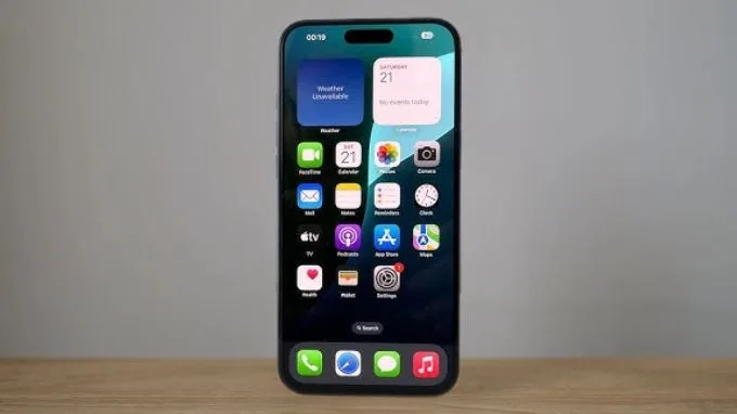 Màn hình OLED 6,7 inch sắc nét cho hiển thị sống động