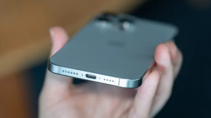 Cổng sạc USB-C trên iPhone 15 Pro Max 256GB cũ