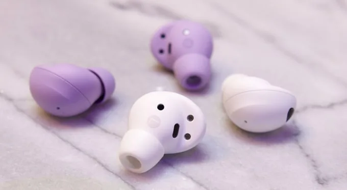 Samsung Buds 2 Pro nhỏ gọn, vừa khít với phần tai