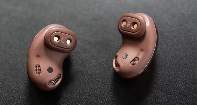 Tai nghe Galaxy Buds Live được hoàn thiện từ chất liệu cao cấp, sáng bóng