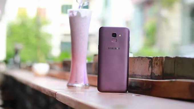 Đánh giá Galaxy J6