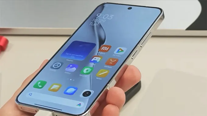 Xiaomi 15 Pro tự hào có màn hình OLED 6,73 inch