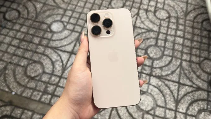 Mức giá iPhone 16 Pro Max 1TB cũ 97% thấp hơn đáng kể so với máy mới