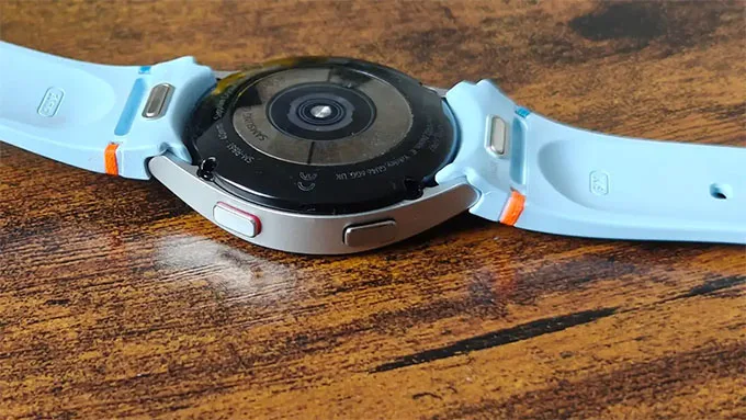 Galaxy Watch FE có pin nhỏ hơn so với các phiên bản cao cấp khác