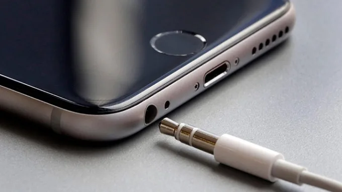 Tai nghe Apple sử dụng jack 3.5mm có thể sử dụng được cho tất cả các thiết bị