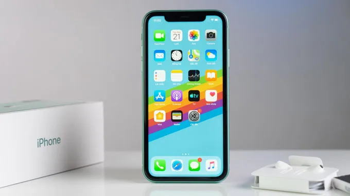 Apple sử dụng loại màn hình cực sắc nét với công nghệ Super Retina XDR cho khả năng hiển thị hình ảnh và màu sắc rực rỡ