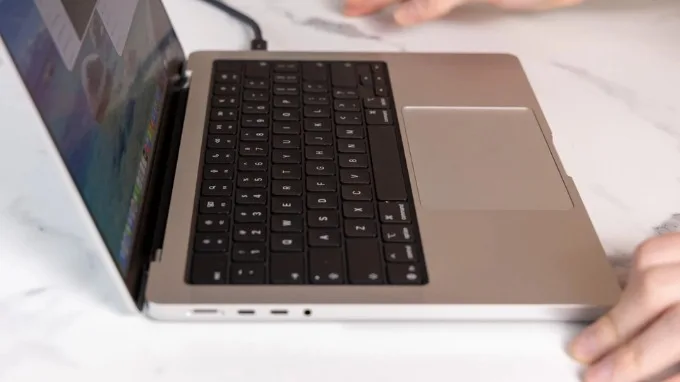 MacBook Pro M5 Pro 14 inch (15CPU-16GPU) được trang bị hệ thống cổng kết nối đầy đủ