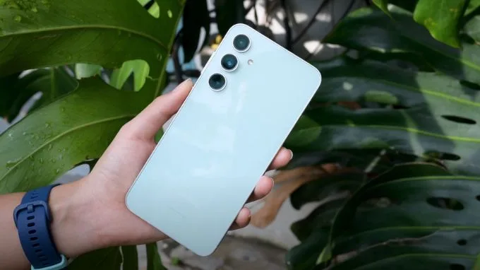 Thiết kế Samsung Galaxy S23 Fe cũ