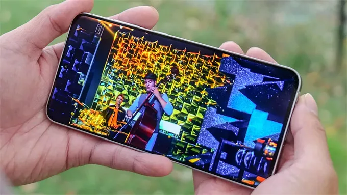 Màn hình Galaxy S25 FE sử dụng tấm nền Dynamic AMOLED 2X kích thước lớn 6.7 inch