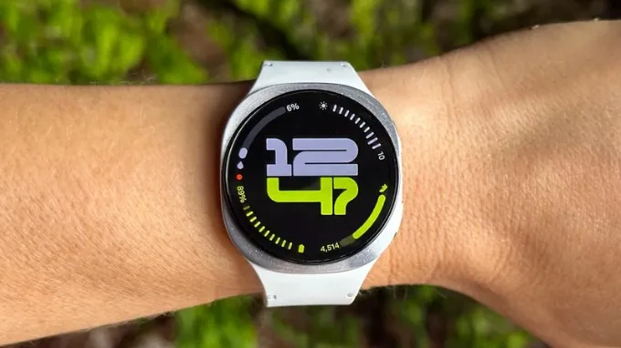 Galaxy Watch 8 Bluetooth 44mm được trang bị tấm nền Super AMOLED kích thước 1.47 inch