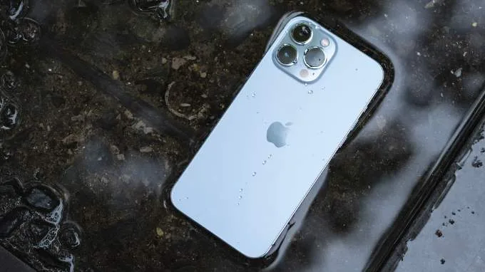 Thiết kế của iPhone 13 Pro 512GB cũ với khung thép sang trọng