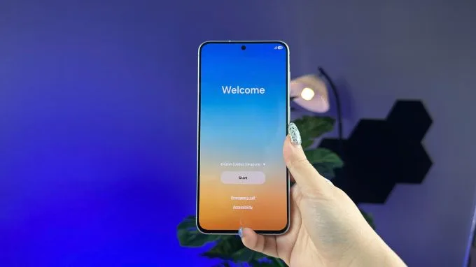 Màn hình lớn 6.7 inch, hiển thị rõ nét với Vision Booster
