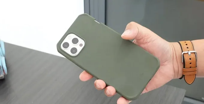 ốp lưng Itskins iPhone 12 Pro Hybrid Silk có độ bền cùng khả năng chịu lực cao