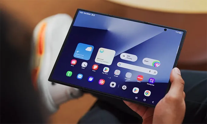 a Samsung Galaxy Z TriFold sử dụng công nghệ Dynamic LTPO AMOLED 2X