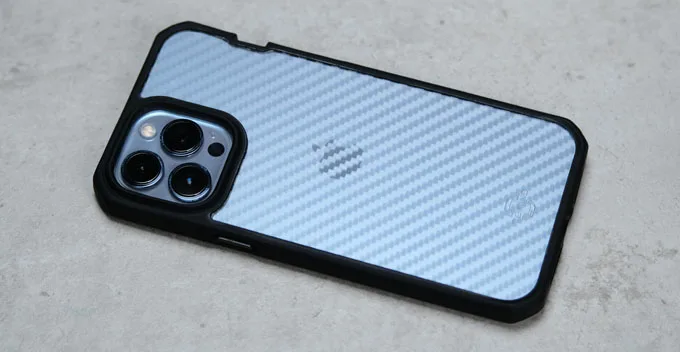 Ốp lưng Itskins iPhone 12 Pro Spectrum Clear bảo vệ tốt cho điện thoại