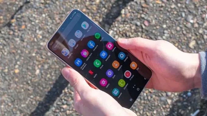 Samsung Galaxy S22 Plus 5G 128GB cũ Mỹ sở hữu màn hình thu hút