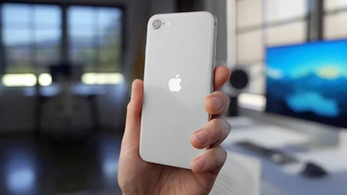 Thời lượng pin iPhone SE 2020 cũ vẫn đáp ứng tốt