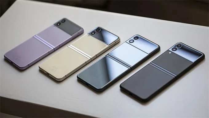Galaxy Z Flip 2022 có ngoại hình không nhiều thay đổi so với Galaxy Z Flip 3