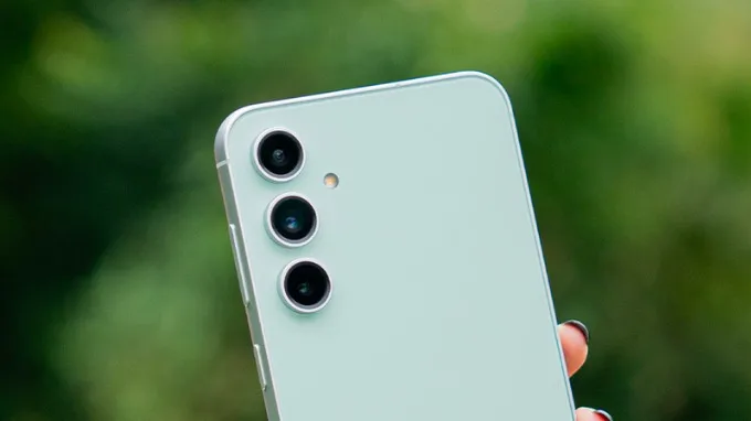 Cụm 3 camera trên Samsung S23 Fe 128GB
