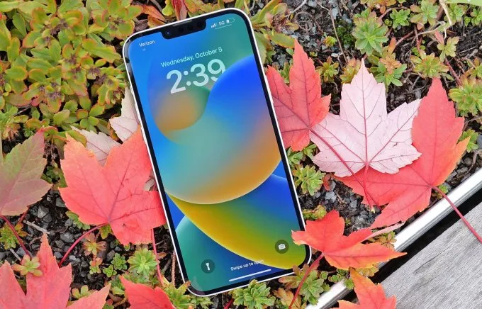 Màn hình iPhone 14 Plus 6.7 inch, hiển thị sắc nét