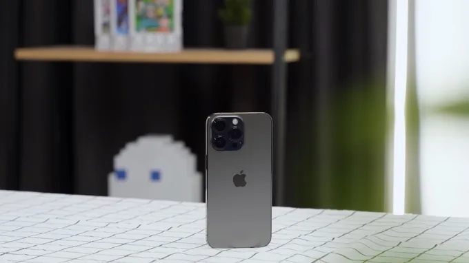 Thiết kế iPhone 13 Pro 256GB cũ 99% sang trọng, khung thép không gỉ
