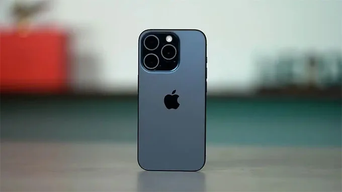 iPhone 15 Pro 128GB cũ được hoàn thiện từ titan