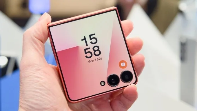 Màn hình phụ của Galaxy Z Flip 7