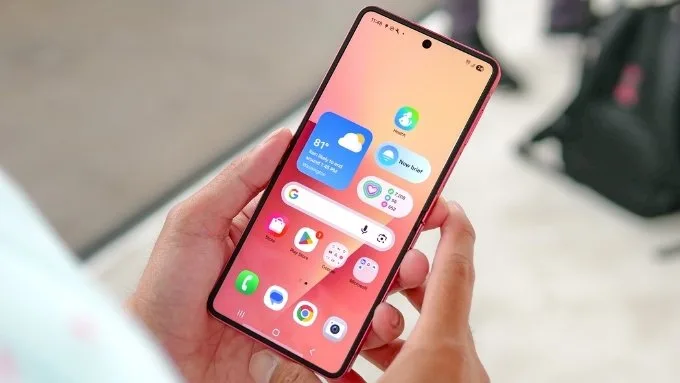 Đánh giá màn hình Samsung Galaxy Z Flip 7 512GB