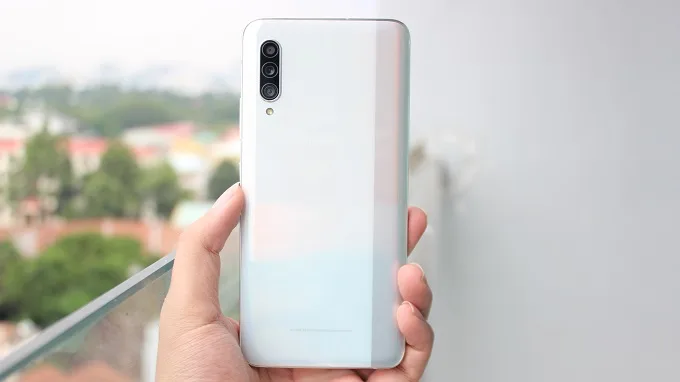 Hệ thống 3 camera hiên đại, phù hợp xu hướng công nghệ