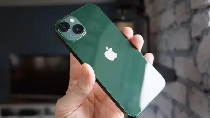 Thiết kế iPhone 13 512GB cũ 97% vẫn chắc chắn, bền bỉ