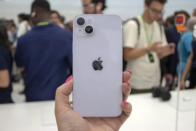 Thiết kế iPhone 14 Plus 256GB với khung nhôm và mặt kính