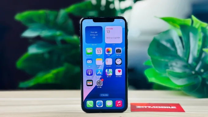 Máy sở hữu màn hình Super Retina XDR OLED kích thước 6.5 inches, độ phân giải 1242 x 2688 pixels