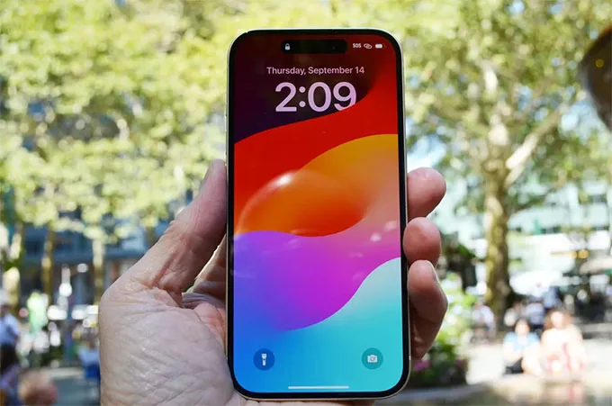 iPhone 15 512GB VN/A sử dụng tấm nền OLED với kích thước 6,1 inch