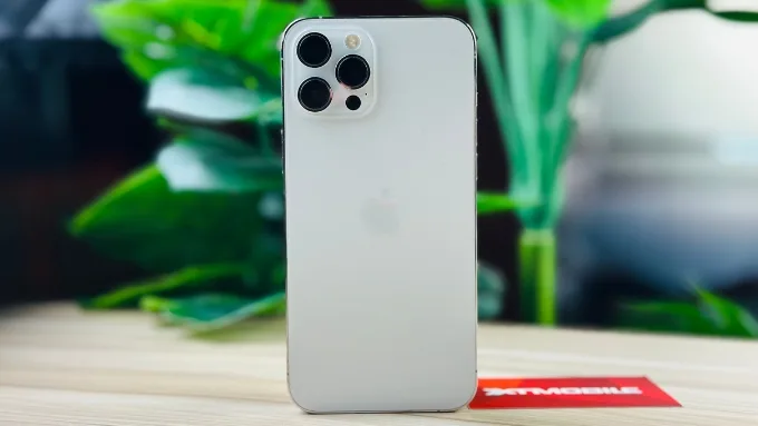 Thiết kế của iPhone 12 Pro Max 256GB cũ thể hiện rõ sự tinh tế với khung thép không gỉ và mặt kính cường lực