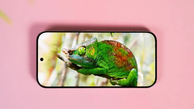 Màn hình AMOLED siêu sáng, tiết kiệm pin và hiển thị đẹp