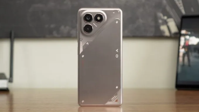 thiết kế của Tecno Pova 7