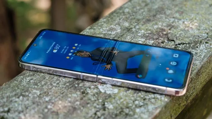 Màn hình AMOLED với kích thước lớn hơn