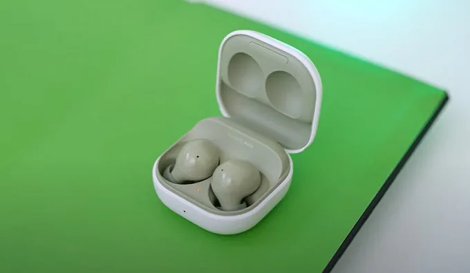 Tai nghe Galaxy Buds 2 có thiết kế rất linh hoạt, tiện dụng