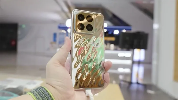 Xiaomi 15 Pro sở hữu thiết kế khá độc đáo