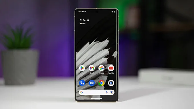 Màn hình AMOLED 6,3 inch cho khả năng hiển thị sắc nét