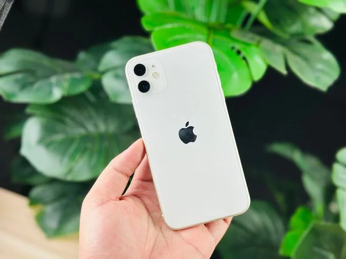 iPhone 11 256GB cũ là sản phẩm chính hãng Apple, được kiểm tra chất lượng kỹ lưỡng, hoạt động ổn định và có dung lượng lưu trữ rộng rãi