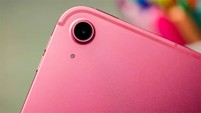 iPad Gen 10 được trang bị camera sau 12MP (f/1.8), hỗ trợ quay video 4K