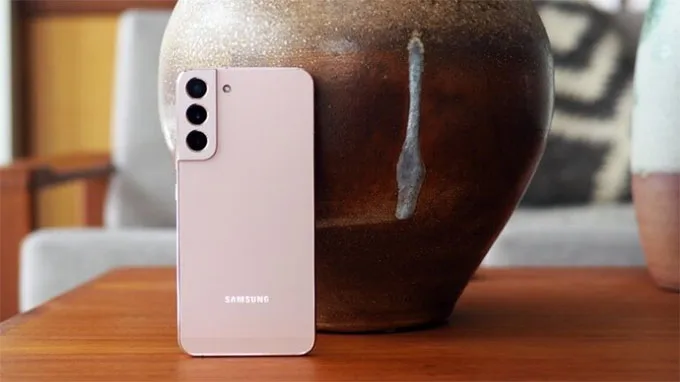 Samsung Galaxy S22 Plus 256GB cũ 99% giá rẻ thiết kế gọn gàng hơn