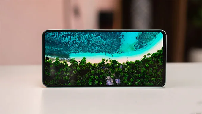 nội dung hiển thị trên Galaxy M55 5G 12GB/ 256GB đều sống động, màu sắc chân thực