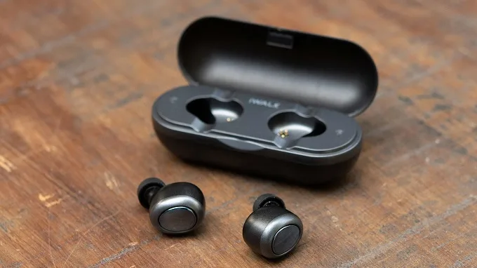Tai nghe Bluetooth iWalk có kích thước nhỏ gọn