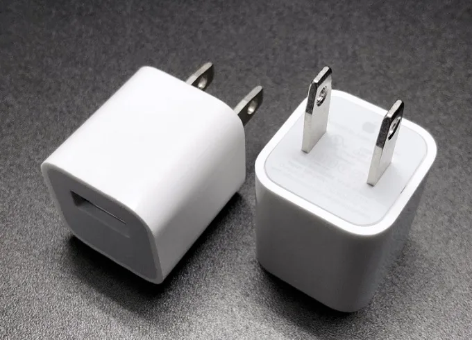 Củ sạc điện thoại hiện nay đa phần chỉ có một cổng kết nối với cáp sạc