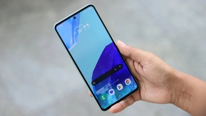 Màn hình lớn, hiển thị tốt trong phân khúc