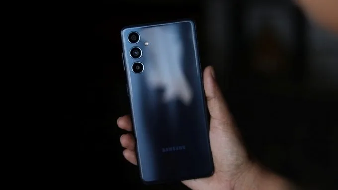 Galaxy M54 là chiếc điện thoại Samsung M series