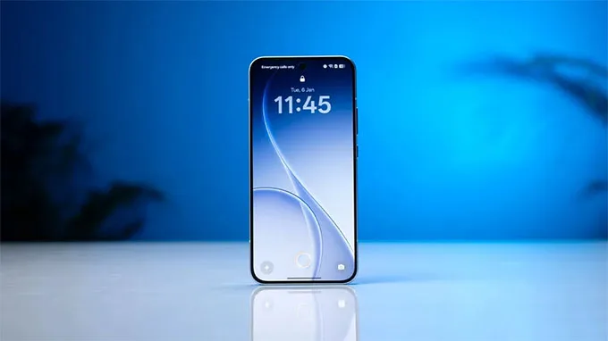 Màn hình AMOLED phẳng 6,59 inch với độ phân giải 1.5K (1256 x 2760 pixels) trên Oppo Reno15